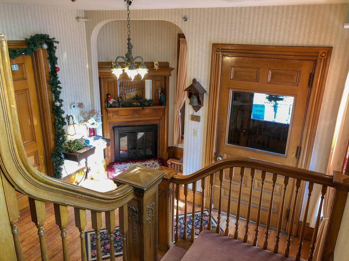 Grand Victorian Inn Bethel Exterior photo