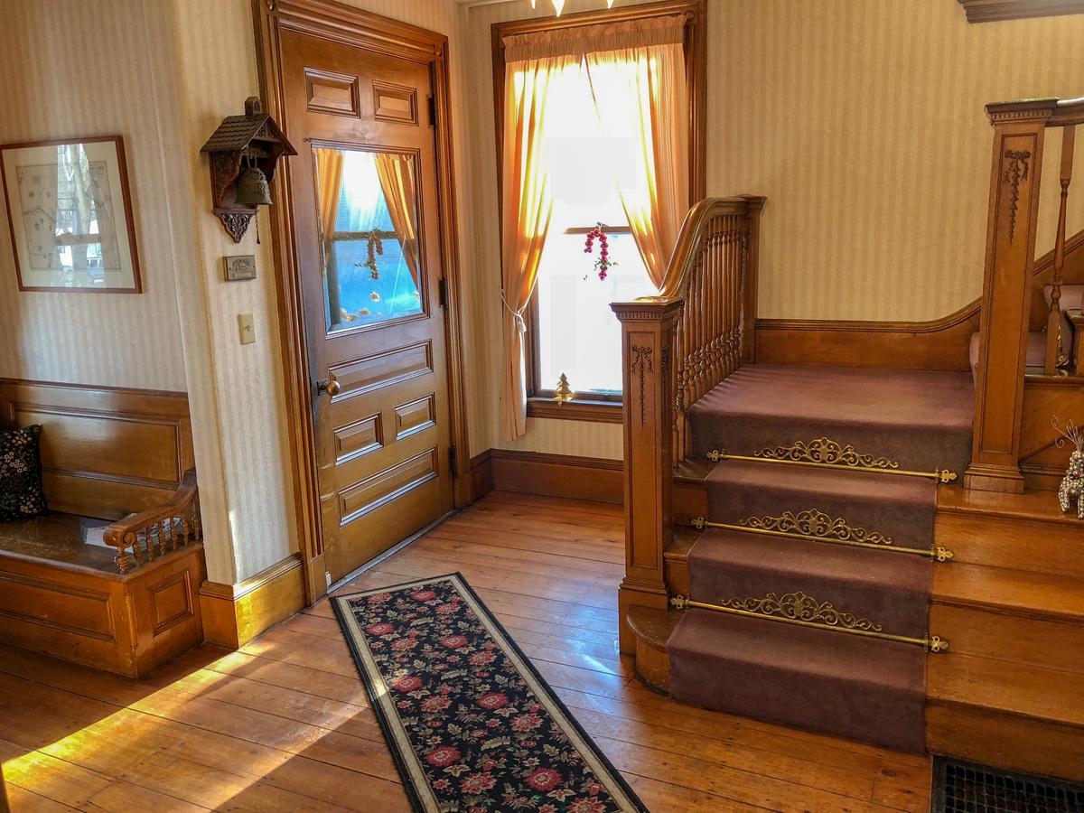 Grand Victorian Inn Bethel Exterior photo