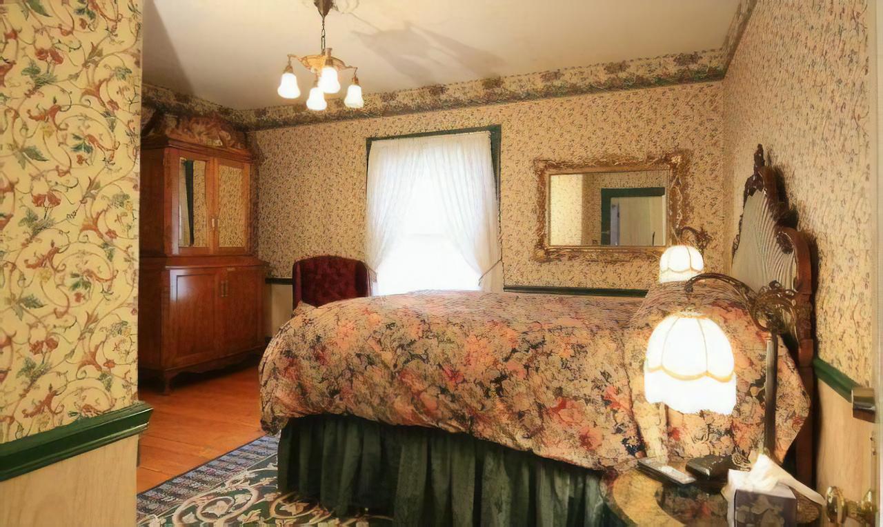 Grand Victorian Inn Bethel Exterior photo